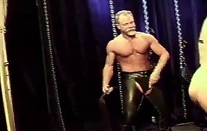 I give a bodybuilder a brutal flogging.