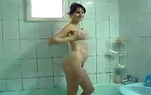 anna sous la douche