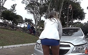 Luna oliveira inventa um defeito no carro leva dois para dupla penetra anal